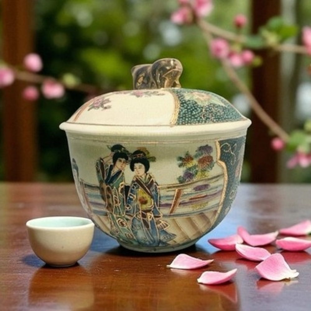 Royal Satsuma Vintage Hand Painted Geisha Lidded Bowl 7"x6" Japanese Pottery VG